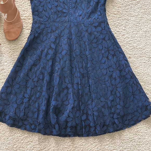 Navy Blue Short Sleeve Lace Dress - Picture 4 of 9